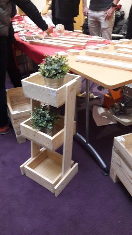 stand de l'ESAT Moskowa : jardinière en bois