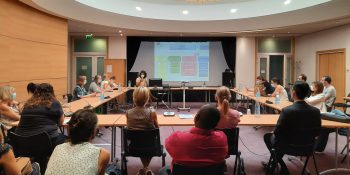 membres de la direction des ressources en salle des commissions